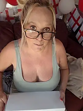 Bouncy-Bella28X online show from 06/24/26, 09:52