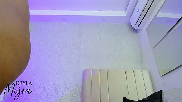 keyla mejia online show from 11/23/25, 12:05