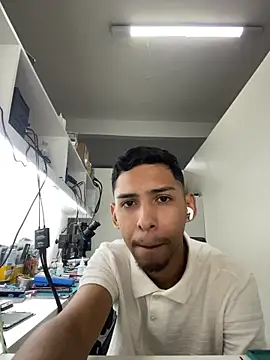 Oqui online show from 04/22/26, 06:42