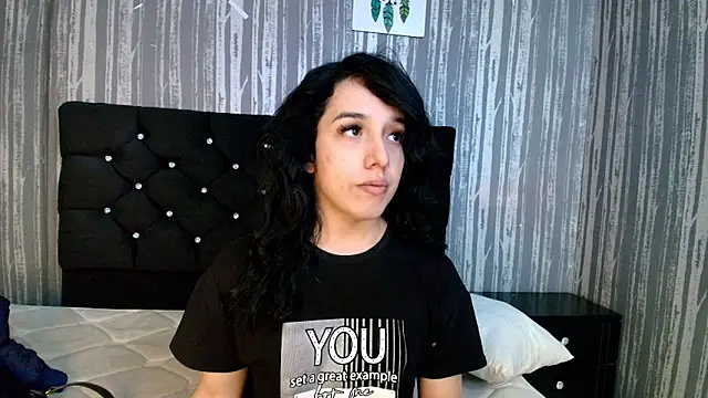 Alicee Moonn online show from 12/17/25, 09:32