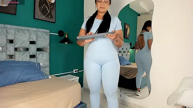 tamara lovv online show from 11/28/25, 12:19