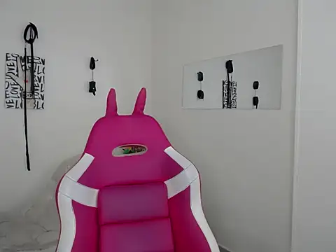 Snapshot of kendall-Jenner chatting on 03/26/26, 05:51 kendall-Jenner online show from 03/26/26, 05:51