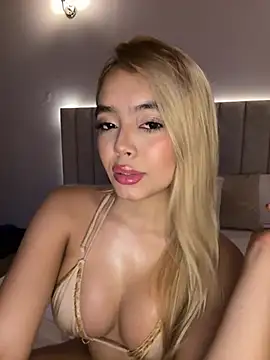 Snapshot of Mia_Roswell chatting on 04/30/26, 08:57 Mia Roswell online show from 04/30/26, 08:57