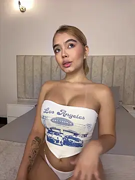 Snapshot of Mia_Roswell chatting on 05/25/26, 10:27 Mia Roswell online show from 05/25/26, 10:27
