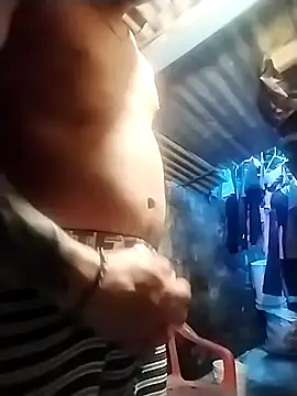 Snapshot of Karalxxx chatting on 10/31/25, 10:44 Karalxxx online show from 10/31/25, 10:44