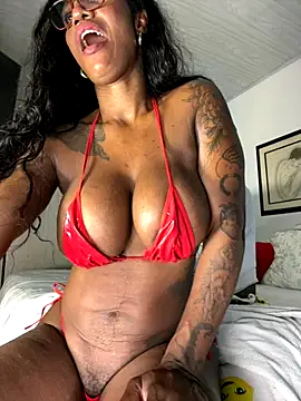 Snapshot of Bustykeyla chatting on 11/02/25, 12:13 Bustykeyla online show from 11/02/25, 12:13