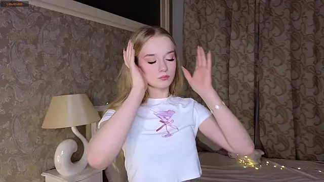 Snapshot of Emma_Frosty chatting on 09/09/25, 06:29 Emma Frosty online show from 09/09/25, 06:29