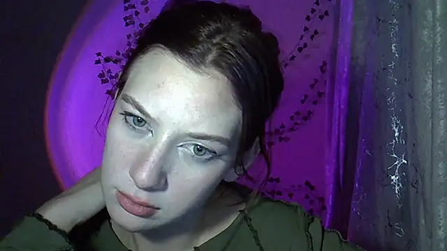 Snapshot of Lily_Ember chatting on 10/16/25, 10:11 Lily Ember online show from 10/16/25, 10:11