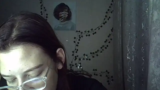 Snapshot of Lily_Ember chatting on 10/21/25, 07:03 Lily Ember online show from 10/21/25, 07:03