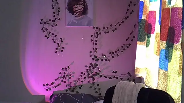 Snapshot of Lily_Ember chatting on 10/23/25, 10:36 Lily Ember online show from 10/23/25, 10:36