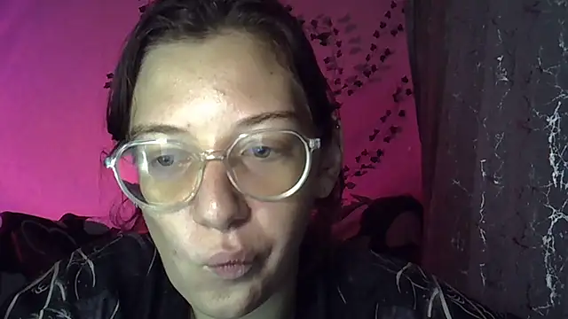 Snapshot of Lily_Ember chatting on 11/03/25, 07:48 Lily Ember online show from 11/03/25, 07:48