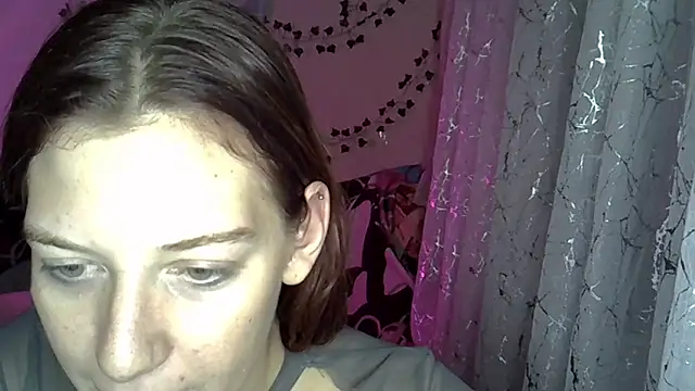 Snapshot of Lily_Ember chatting on 11/10/25, 06:40 Lily Ember online show from 11/10/25, 06:40