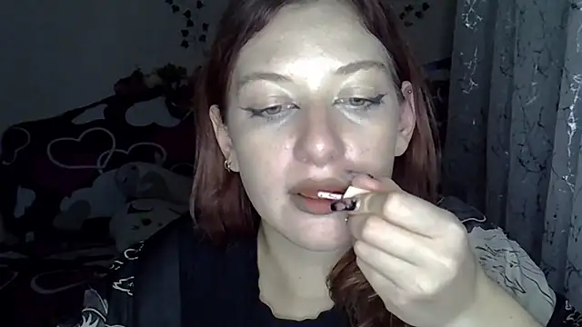 Snapshot of Lily_Ember chatting on 11/12/25, 07:35 Lily Ember online show from 11/12/25, 07:35