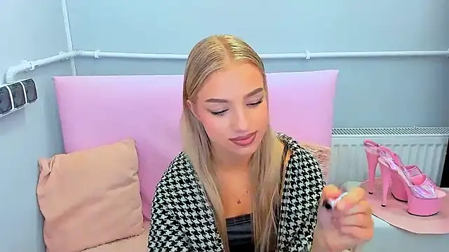 EvetteRose online show from 09/17/25, 03:14