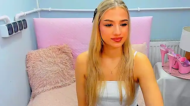 EvetteRose online show from 10/10/25, 05:45