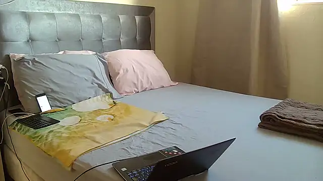 Unique X perience online show from 04/15/26, 10:32