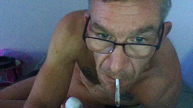 Snapshot of Kevinhot38 chatting on 10/27/25, 03:32 Kevinhot38 online show from 10/27/25, 03:32