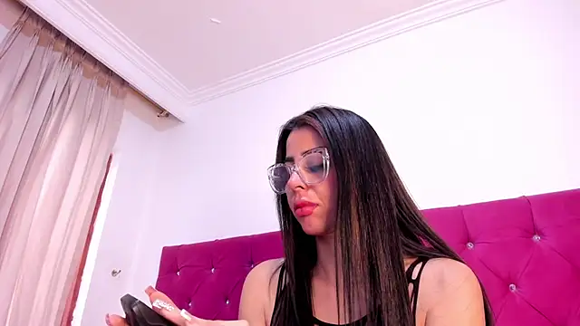 cattaleya villalobos online show from 10/15/25, 01:44