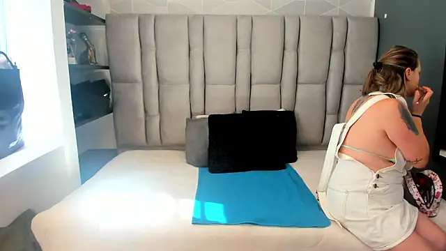 Charlot milf online show from 02/26/26, 02:38