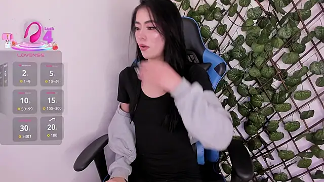 Snapshot of Anya_Belth chatting on 10/13/25, 06:52 Anya Belth online show from 10/13/25, 06:52