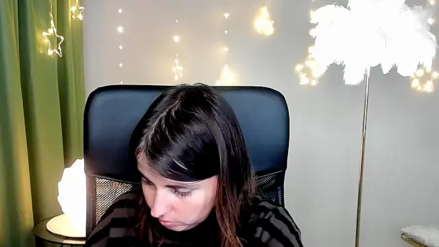 MartaEdams online show from 12/23/25, 06:11