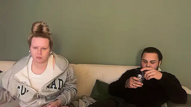 Queenieml online show from 11/18/25, 06:12