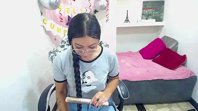 Snapshot of miaa_scott7 chatting on 11/12/25, 01:00 miaa scott7 online show from 11/12/25, 01:00