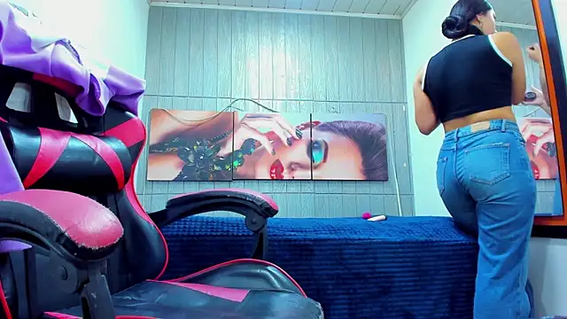 Snapshot of miaa_scott7 chatting on 11/27/25, 01:13 miaa scott7 online show from 11/27/25, 01:13