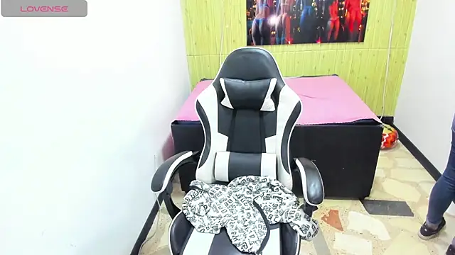 Snapshot of miaa_scott7 chatting on 12/02/25, 02:23 miaa scott7 online show from 12/02/25, 02:23