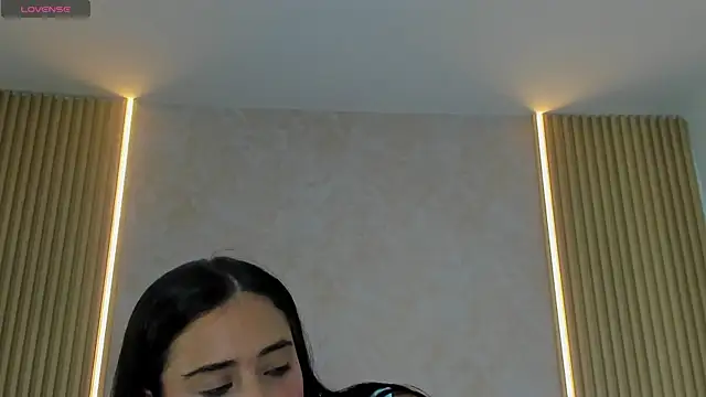 ZOEBARLOWE online show from 11/06/25, 07:04