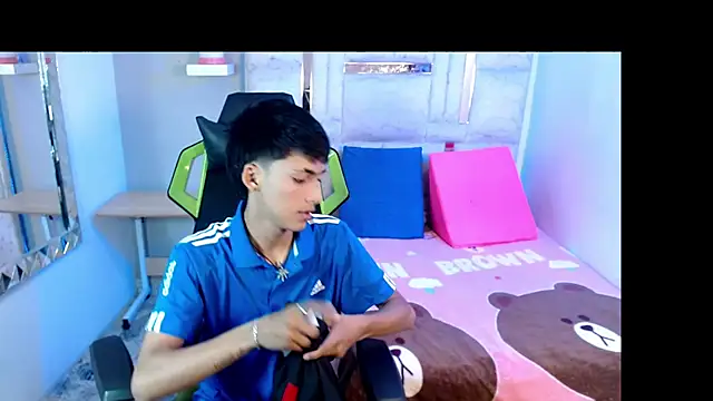 Snapshot of yiisu_ chatting on 09/09/25, 06:18 yiisu  online show from 09/09/25, 06:18