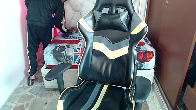 Snapshot of yiisu_ chatting on 10/01/25, 06:03 yiisu  online show from 10/01/25, 06:03