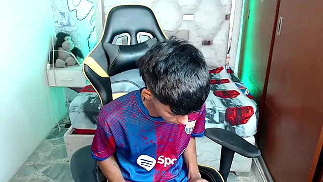 Snapshot of yiisu_ chatting on 10/04/25, 12:14 yiisu  online show from 10/04/25, 12:14