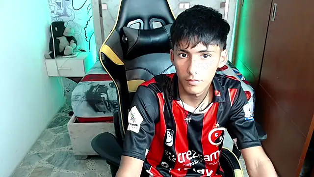 Snapshot of yiisu_ chatting on 10/07/25, 06:05 yiisu  online show from 10/07/25, 06:05