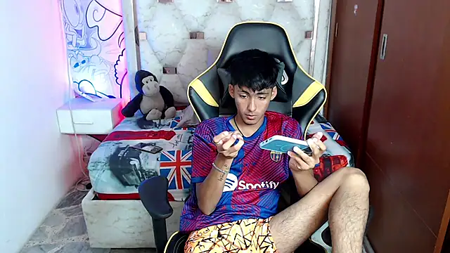 Snapshot of yiisu_ chatting on 10/08/25, 12:14 yiisu  online show from 10/08/25, 12:14