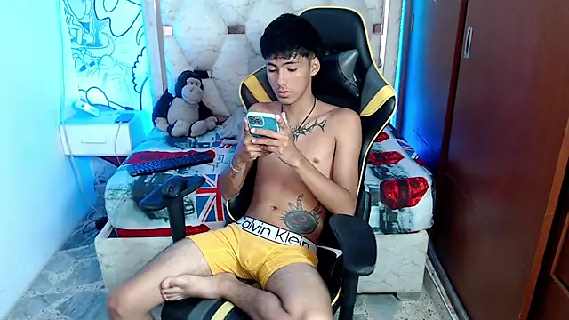 Snapshot of yiisu_ chatting on 10/11/25, 12:15 yiisu  online show from 10/11/25, 12:15