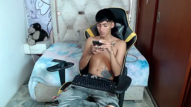 Snapshot of yiisu_ chatting on 10/26/25, 12:22 yiisu  online show from 10/26/25, 12:22