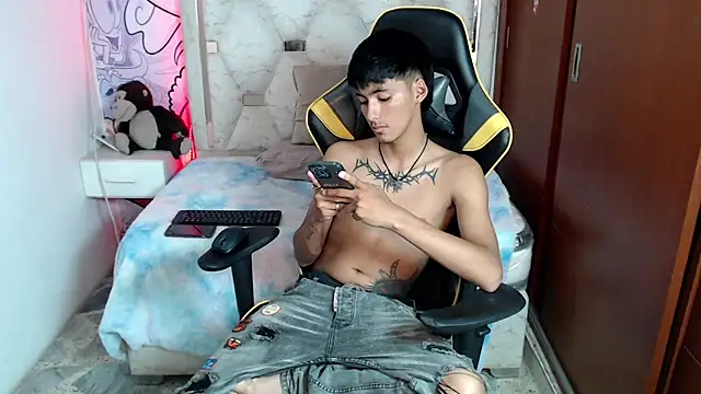 Snapshot of yiisu_ chatting on 10/31/25, 06:31 yiisu  online show from 10/31/25, 06:31