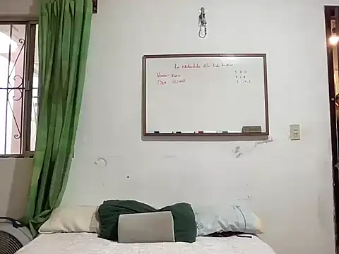 juicysmalls online show from 12/01/25, 05:29