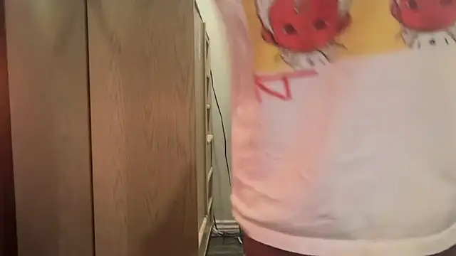 kSwisssxxx online show from 10/28/25, 06:39