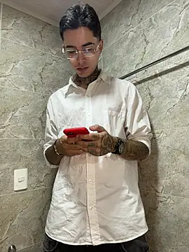 samm4044 online show from 10/26/25, 03:56