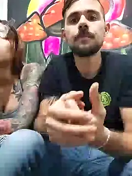 parejajuguetona420 online show from 11/23/25, 03:17