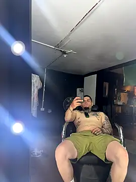 Snapshot of crazybarber69 chatting on 09/24/25, 05:22 crazybarber69 online show from 09/24/25, 05:22