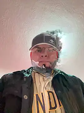 Snapshot of crazybarber69 chatting on 02/01/26, 07:01 crazybarber69 online show from 02/01/26, 07:01