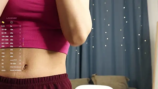 TaiteFairfield online show from 10/28/25, 07:34