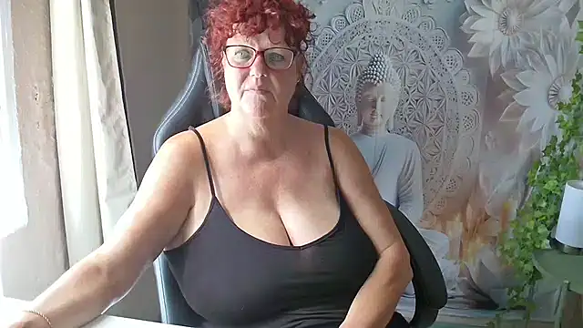 Snapshot of -Curvy- chatting on 07/29/26, 09:29 -Curvy- online show from 07/29/26, 09:29