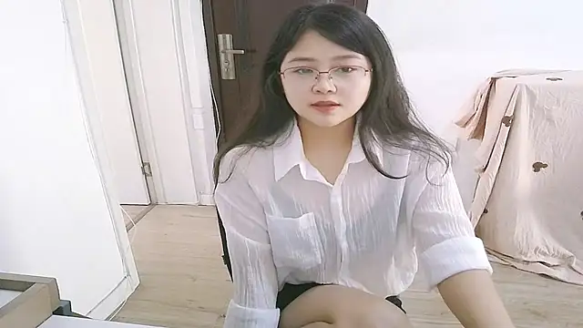 Snapshot of 98bunny chatting on 10/13/25, 02:44 98bunny online show from 10/13/25, 02:44