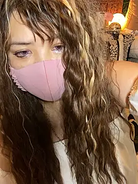 Snapshot of xoxLILxMELOxox chatting on 10/11/25, 04:16 xoxLILxMELOxox online show from 10/11/25, 04:16