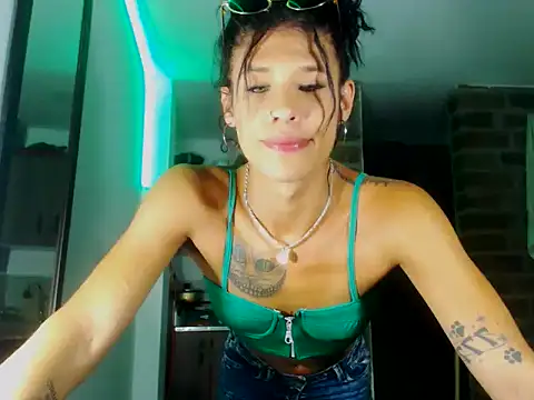 Snapshot of beautiful_taty chatting on 10/02/25, 05:47 beautiful taty online show from 10/02/25, 05:47