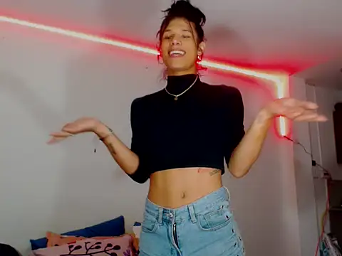 Snapshot of beautiful_taty chatting on 10/19/25, 02:23 beautiful taty online show from 10/19/25, 02:23